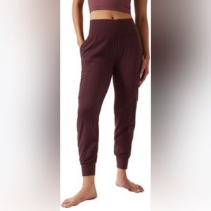 Athleta Salutation Cargo Jogger, size Medium